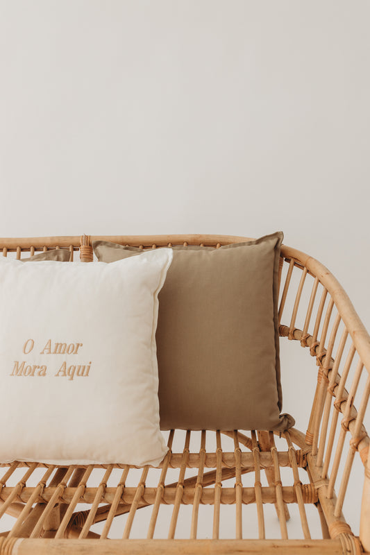 Almofada "O Amor Mora Aqui"